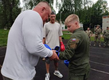 Известные кикбоксеры провели мастер-класс для чувашских курсантов