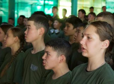 В Бурятии курсанты смены «Время юных героев» встретились с ветераном СВО