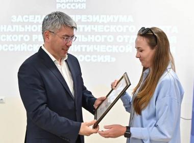 Глава Бурятии отметил сотрудника регионального филиала Центра «ВОИН»