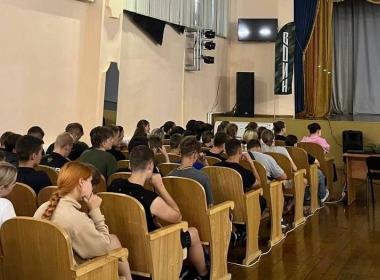 Курсанты кузбасского филиала Центра «Воин» обсудили патриотизм с представителем духовенства