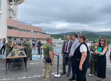 Министр просвещения России и директор Центра «ВОИН» встретились с участниками смены «Время юных героев» в ВДЦ «Океан»