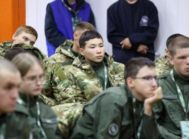 Участники финала соревнований «Путь ВОИНа» встретились с Героями России