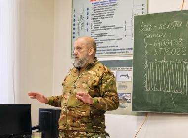 Артем Катулин лично принял экзамен по тактической медицине у псковских курсантов