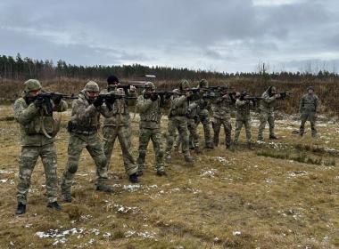 Псковские инструкторы оттачивают стрелковое мастерство