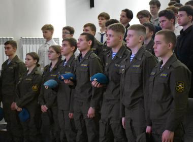 Белгородские курсанты встретились с героями ВДВ