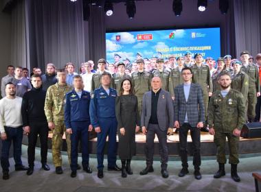 Белгородские курсанты встретились с героями ВДВ