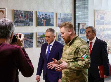 Курсанты представили губернатору Тюменской области экспозицию о подвигах Сибирских дивизий