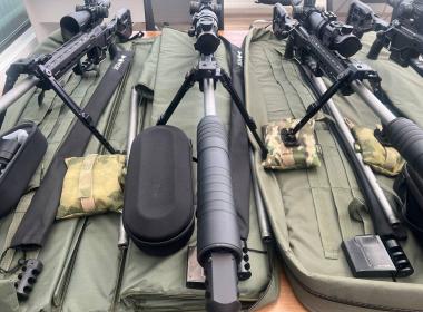 Центр «ВОИН» и Федерация боевого снайпинга России передали на фронт сверхсовременные винтовки