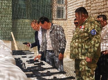 Глава Республики Калмыкия Бату Хасиков посетил Центр «ВОИН»